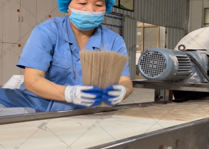 紫薯粉條和紅薯粉條有啥不一樣？辦廠選對設(shè)備是關(guān)鍵