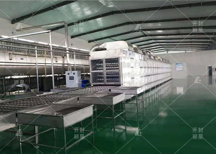大型方便粉絲加工廠應如何選擇自動化生產(chǎn)線？